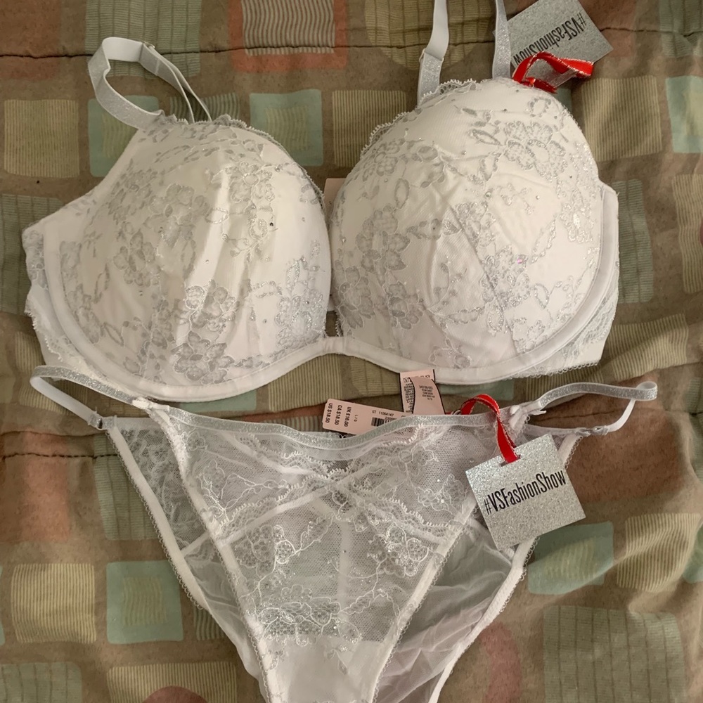 Victoria’s secret VSFS ice angel bra set